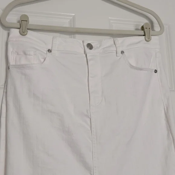 LOFT Women's White Denim Skirt Size 10 - Picture 2 of 5